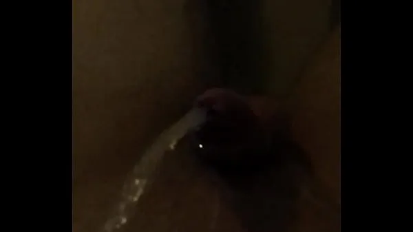 XXX Piss in bathtub | Pissen in der Badewanne meilleures vidéos