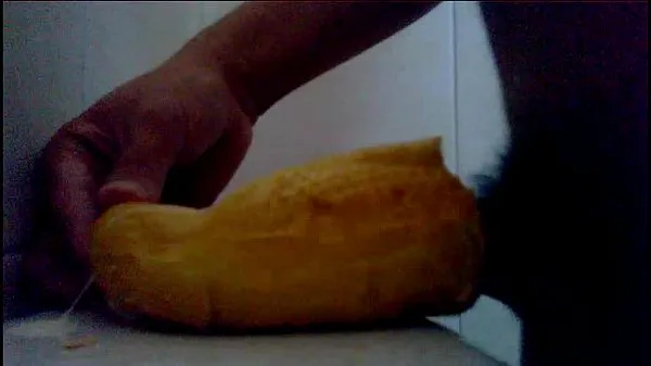 XXX masturbating with bread bästa videoklipp