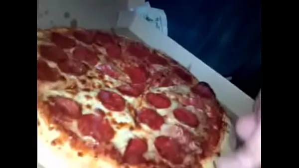 XXX Ejaculação maciça na pizza de esposas jovens tem amigo comer um pouco também top Vídeos