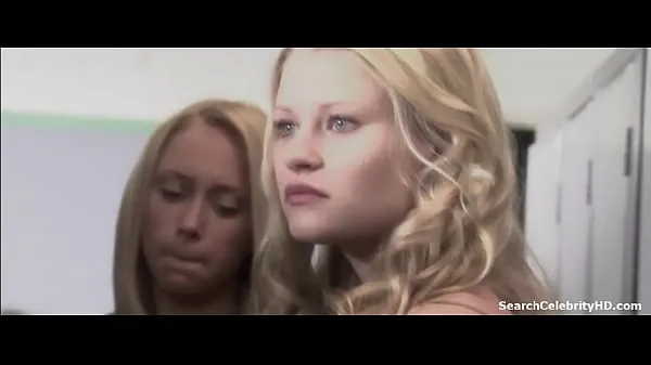 Najboljši videoposnetki XXX Emilie de Ravin in Carrie 2002