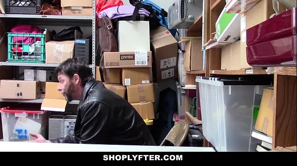 XXX Shoplyfter - Shoplifting teen (Geneva King) gets caught fucked in front of stepdad κορυφαία βίντεο