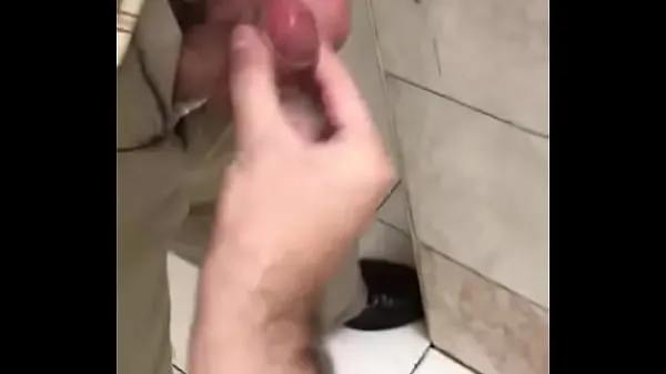 XXX CROWNS HITTING WAGGING IN THE BATHROOM nejlepších videí