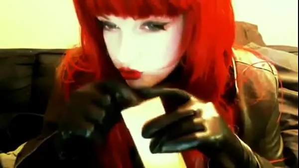 XXX goth redhead smoking أفضل مقاطع الفيديو
