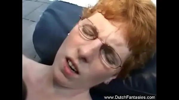 XXX Rousse cheveux courts avec des lunettes baise meilleures vidéos