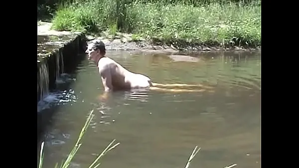 XXX Humping a stone in a river 件のトップ動画