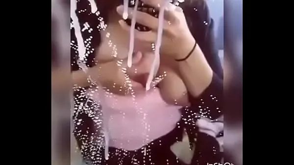 XXX Tette di latte di zia Desivideo principali