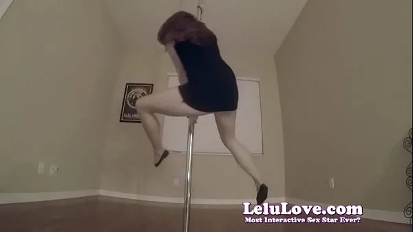 XXX Poledance, sacudiendo y haciendo twerking en mi culo mientras me desnudo vídeos principales