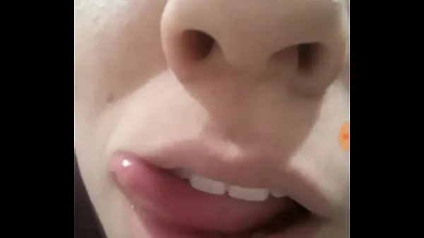 XXX My girlfriend's video call Kiss热门视频