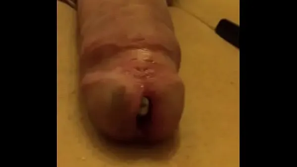 XXX Cockstuffing avec des boules de métal et un peehole superglue meilleures vidéos