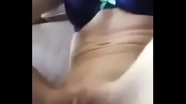 XXX Young girl masturbating with vibrator topvideo's