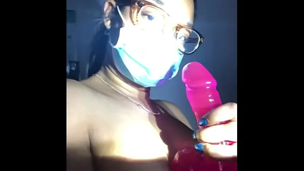 XXX Vicky Tease Tuesday: Vicky Hylton juega con un consolador en la sala de emergencias vídeos principales