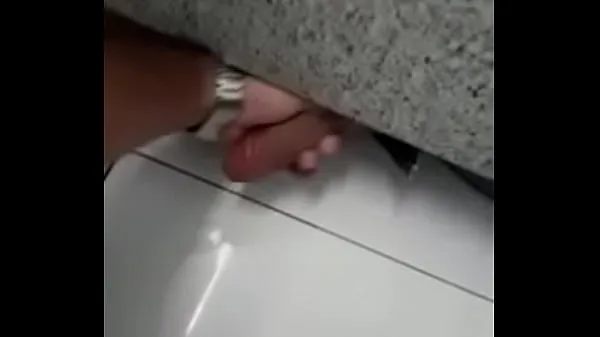 XXX Punning le gars dans la salle de bain de Shopping Três Américas - Cuiabá, MT meilleures vidéos