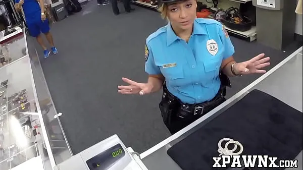 XXX Slutty policewoman fucks with pawnbroker for extra money Video hàng đầu