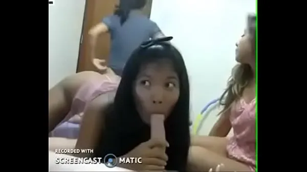 XXX group of girls sucking a cock in hostel room Video hàng đầu