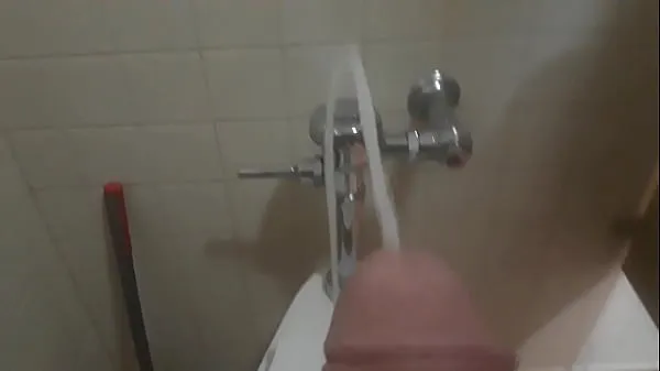 XXX Supersensitive flaccid cock makes a huge mess in a park toilet suosituinta videota