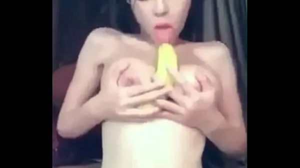 XXX Ngan 98 se masturbando com duas bananas top Vídeos