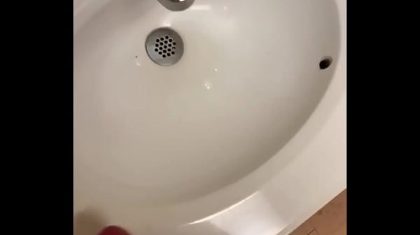 XXX Cumshot in the bathroom أفضل مقاطع الفيديو