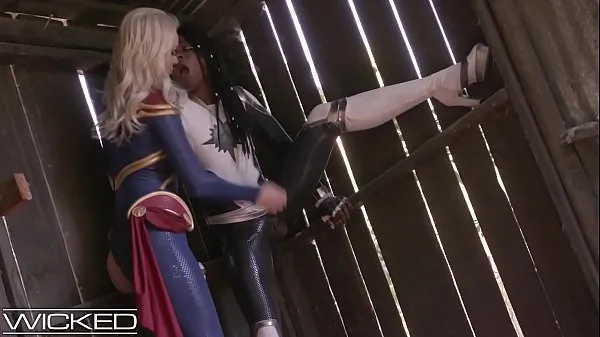 XXX Immagini malvagie - Captain Marvel vs Captain Marvelvideo principali