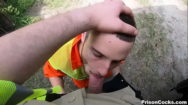 XXX PRISON COCKS - After Picking Up Trash, This Inmate Sucked My Dick In Public أفضل مقاطع الفيديو