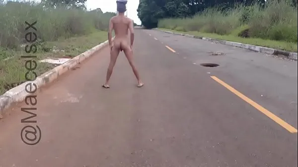 XXX walking naked in the street nejlepších videí