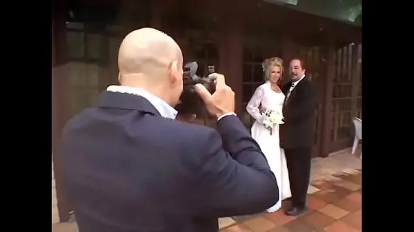 XXX El fotógrafo famoso necesita hacer el libro de bodas de la encantadora rubia Taylor Lynn y él sabe exactamente cómo hacer que los ojos de ella brillen vídeos principales