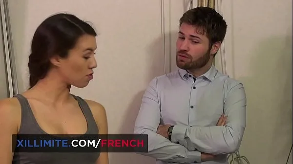 XXX Plan cul au bureau avec la nouvelle stagiaire meilleures vidéos