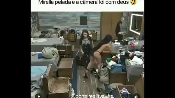 XXX MC Mirella pega pela câmera pagando peitinho วิดีโอยอดนิยม