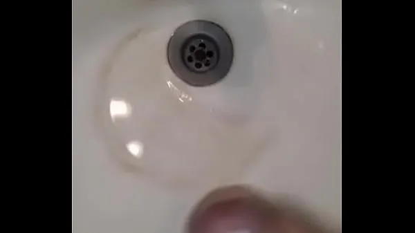 XXX My friend jerks off in the bathroom I saw no cum bästa videoklipp