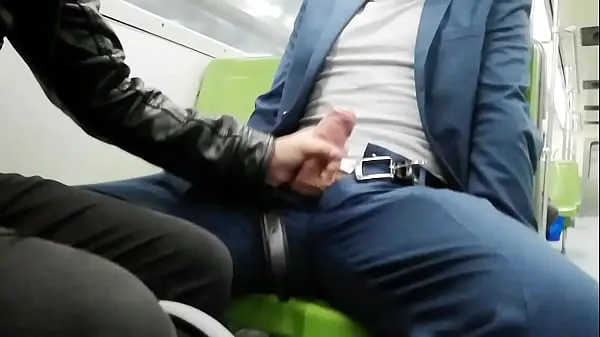 XXX Andando in metropolitana con un ragazzo imbarazzatovideo principali