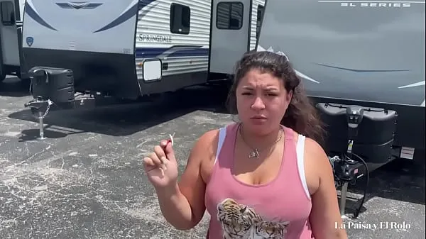 XXX Une colombienne donne un acompte à la chatte pour un camping-car. La Paisa meilleures vidéos