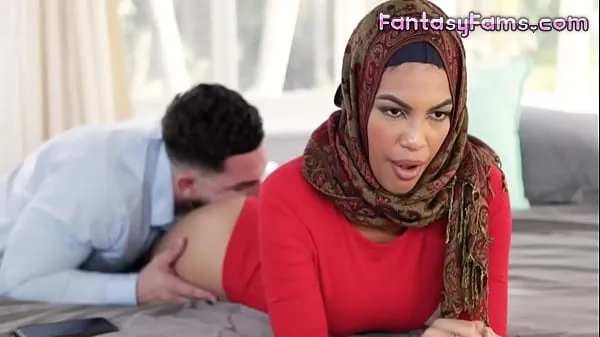 Najboljši videoposnetki XXX Fucking Muslim Converted Stepsister With Her Hijab On - Maya Farrell, Peter Green - Family Strokes