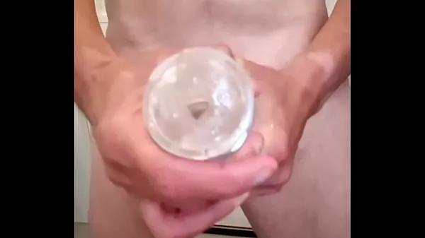 XXX Orgasme gémissant et remplissant mon Fleshlight d'une charge de sperme après une branlette dans la salle de bain meilleures vidéos