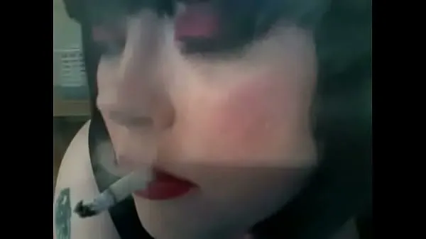 XXX BBW British Domme Tina Snua Smoking A Filterless Cigarette topvideo's