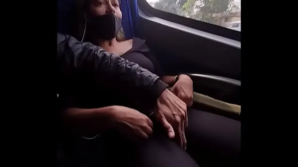 XXX I asked a stranger to play a siririca inside the bus for me سرفہرست ویڈیوز