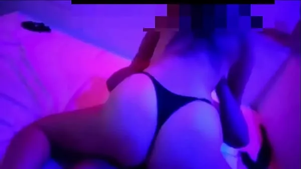 XXX Esposinha novinha gemendo com amigo no motel e corno filmando, a camisinha escapa e ela continua sentando topvideo's