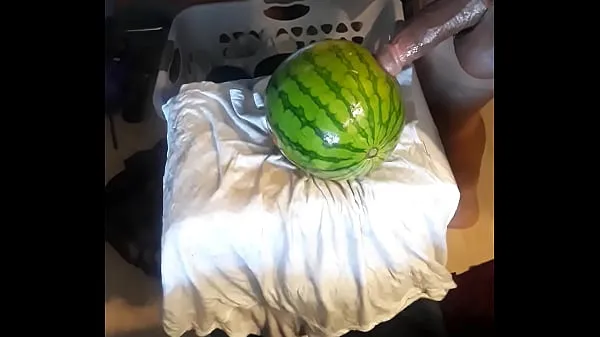 XXX another fine watermelon masturbation session ending in complete satisfactionvideo principali