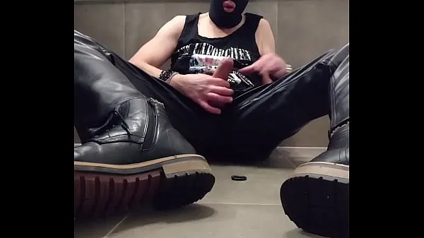 XXX Masturbation in leather and mask سرفہرست ویڈیوز