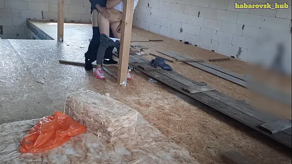 XXX mulher gostosa pagou o construtor com sexo top Vídeos