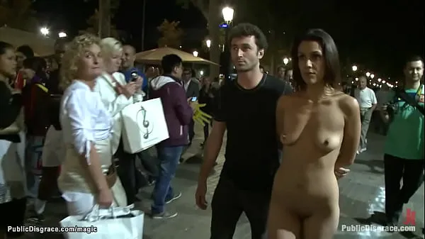 XXX L'espagnole Samia Duarte baisée dans la bouche et la chatte doigtée dans une camionnette par la princesse Donna Dolore et James Deen puis humiliée et baisée en public meilleures vidéos