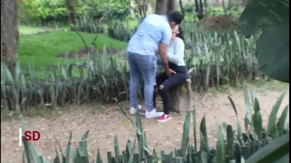 XXX SPYING ON A COUPLE IN THE PUBLIC PARK topvideo's
