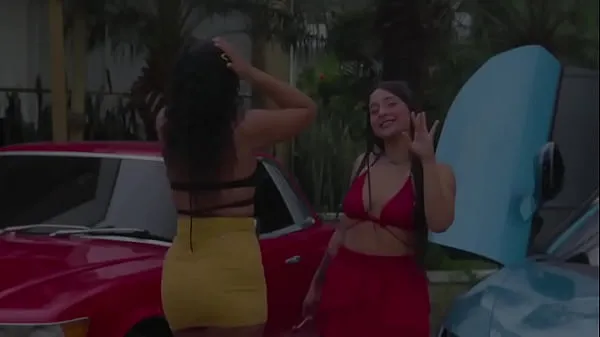 XXX Lesbians sit on top of luxury cars GGMansion vídeos principales