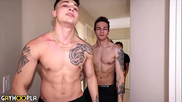 XXX Muscle Micky fode um cara maior do que ele pela primeira vez top Vídeos