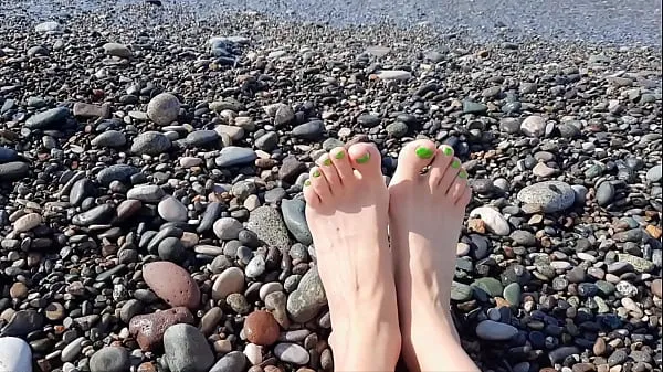 XXX Sea-salted feet and toes of Dominatrix Nika. Lick her toes วิดีโอยอดนิยม