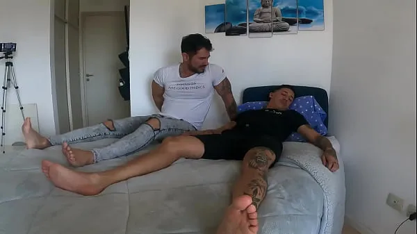 XXX Je profite de Monster Cock Friend - Raw me Bareback - Avec Alex Barcelona - des amis baisent pour se détendre - pipe droite faite maison gay meilleures vidéos