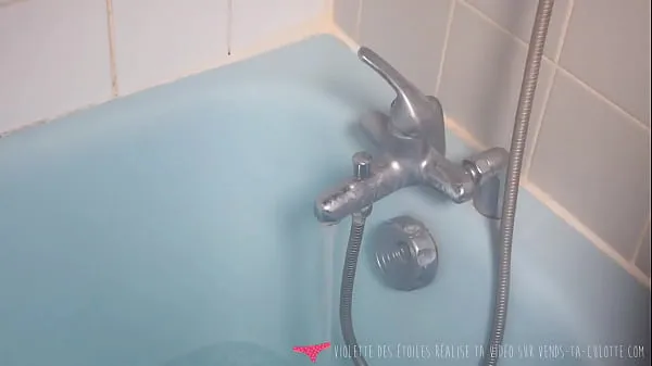 XXX Vends-ta-culotte - Jeune amatrice française se caresse dans son bain - Violette des étoiles meilleures vidéos