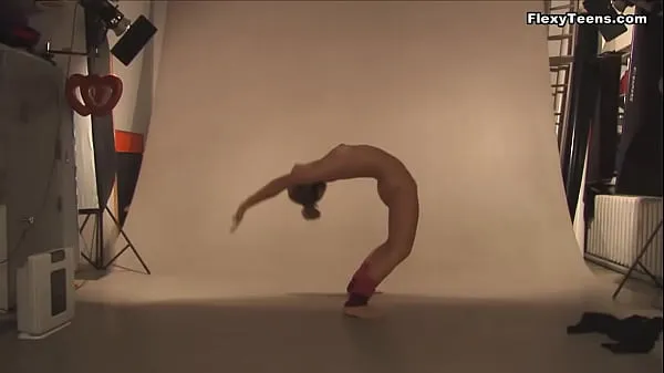XXX Mashka Pizdaletova has saggy tits but flexible sexy body أفضل مقاطع الفيديو