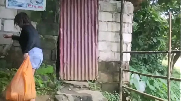 XXX Filipina Fucks in Public Toilet by the River κορυφαία βίντεο