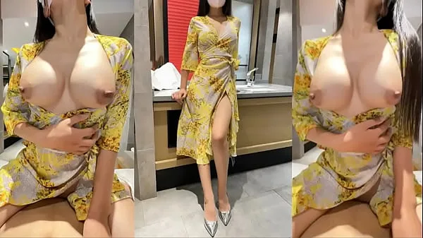 XXX Record sexuel avec une jeune femme sexy et lascive aux gros seins. La jeune femme excitée a pris l'initiative d'enfiler une chemise jaune et était pleine de charme. Elle s'est fait baiser continuellement sans préservatif sous plusieurs angles meilleures vidéos