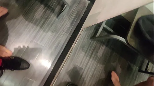 XXX Pissing in a Fitting Room, Using a Pair of Pants أفضل مقاطع الفيديو