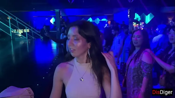 XXX Horny girl agreed to sex in a nightclub in the toilet najlepších videí